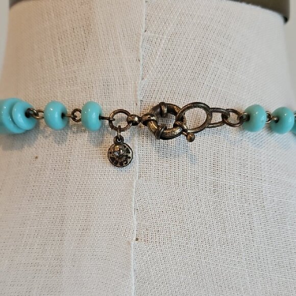 Elegant Turquoise Beaded Necklace - Picture 2 of 3